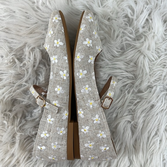 STEVE MADDEN Boden Natural Multi Beautiful Embroidered Floral Mid Strap Loafers - Picture 10 of 12